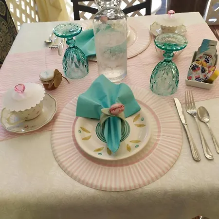 לינה וארוחת בוקר Tiffany 3*