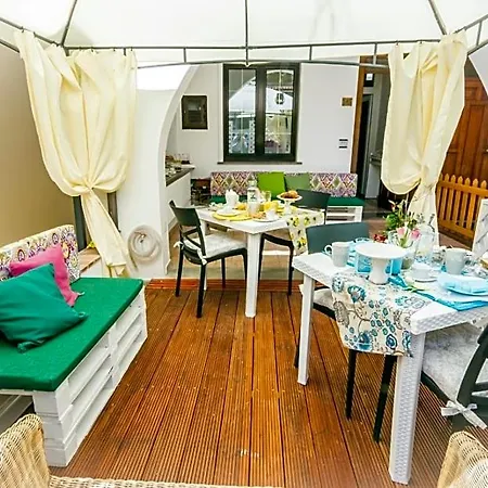 Tiffany Bed & Breakfast 3*