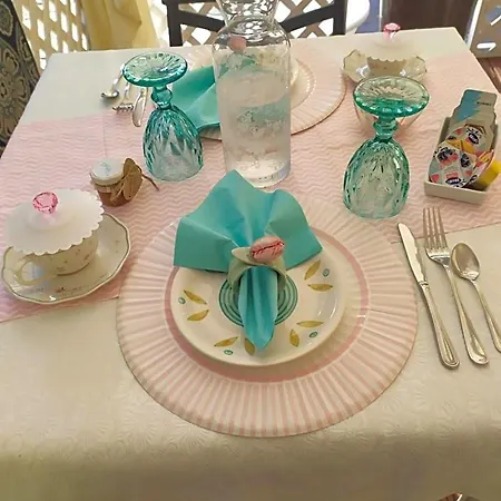 לינה וארוחת בוקר Tiffany